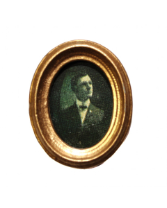 MC5016 Oval Picture of Man