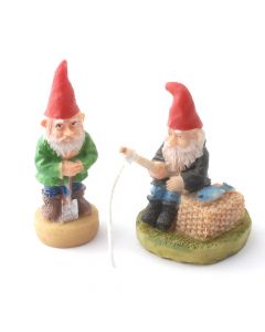 D1915 Two Garden Gnomes