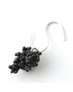 DM-F267 - Bunch of Black Grapes