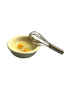 D7041 - Egg and whisk in a bowl