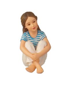 33034 - Betsey Resin Doll